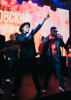Выступление кавер-группы в Новосибирске #1