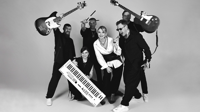 Фрагменты выступлений кавер-группы «Не сахар» #2