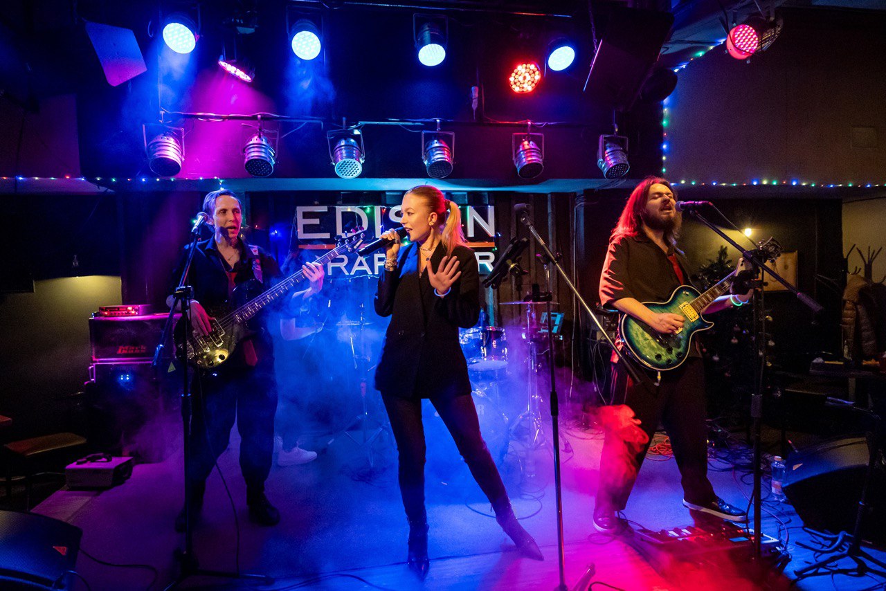 Фрагменты выступлений кавер-группы «Дофамин» #6