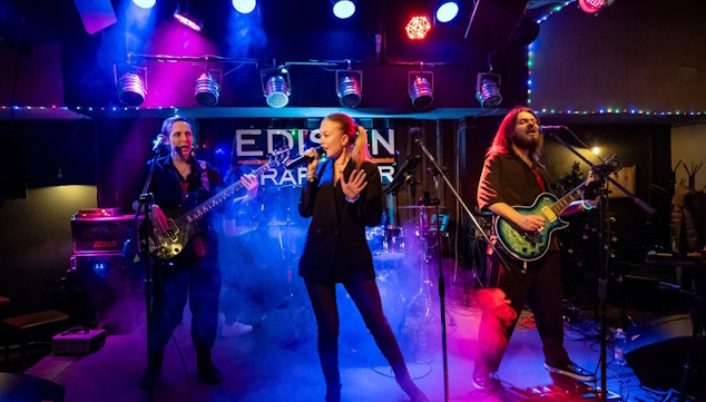 Фрагменты выступлений кавер-группы «Дофамин» #6