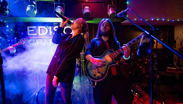 Фрагменты выступлений кавер-группы «Дофамин» #1