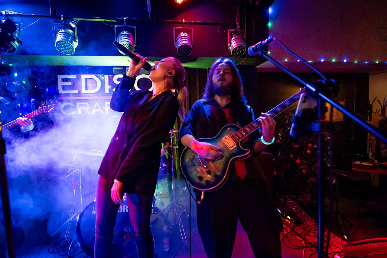 Фрагменты выступлений кавер-группы «Дофамин» #1