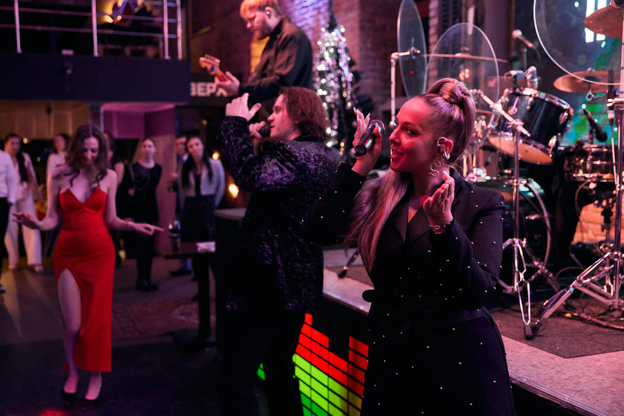 Фрагменты выступлений кавер-группы «Черри Бэнд (Cherry Band)» #5