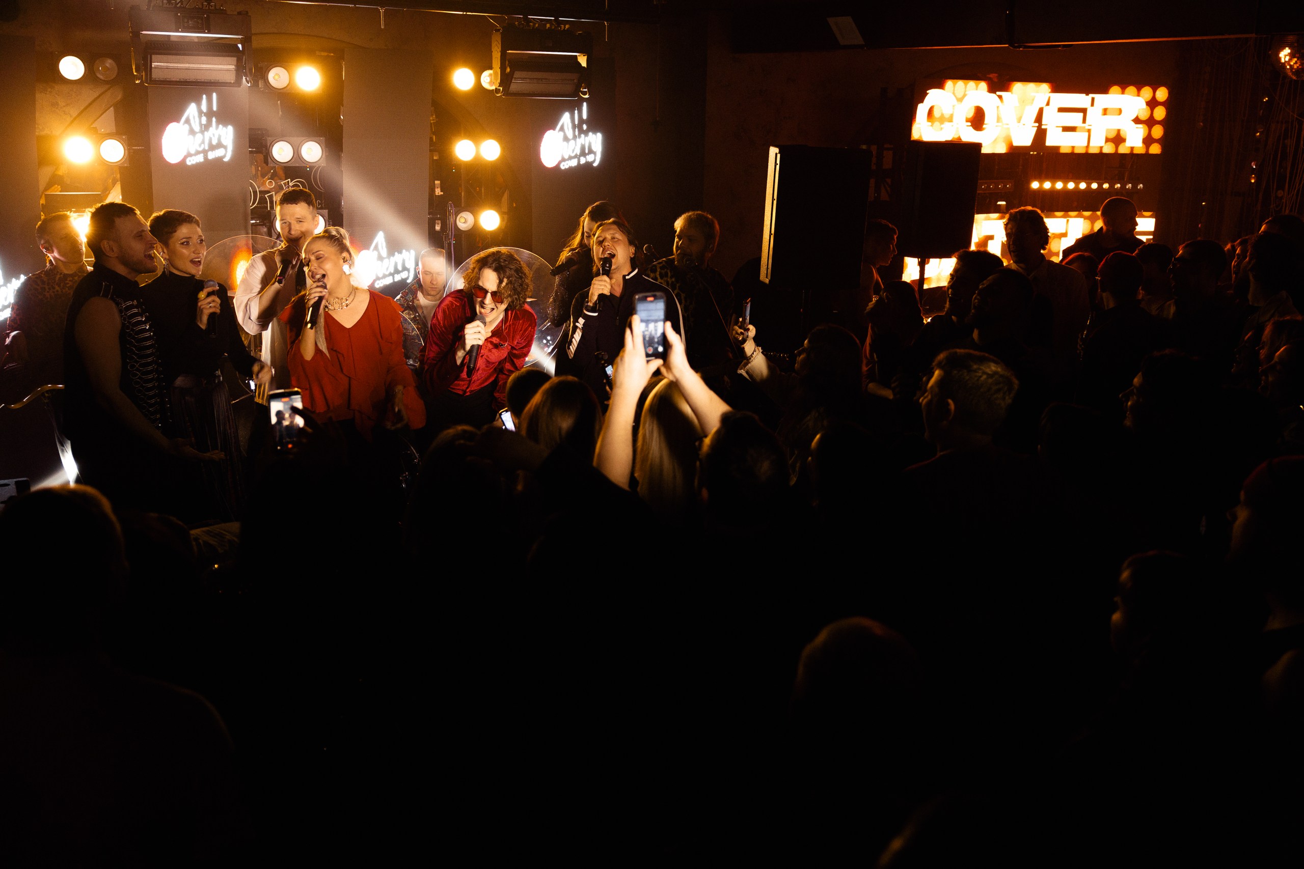 Фрагменты выступлений кавер-группы «Черри Бэнд (Cherry Band)» #1