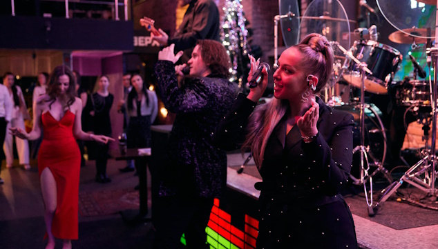 Фрагменты выступлений кавер-группы «Черри Бэнд (Cherry Band)» #5