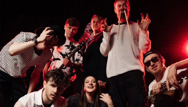 Фрагменты выступлений кавер-группы «Мэнс Бэнд» #1