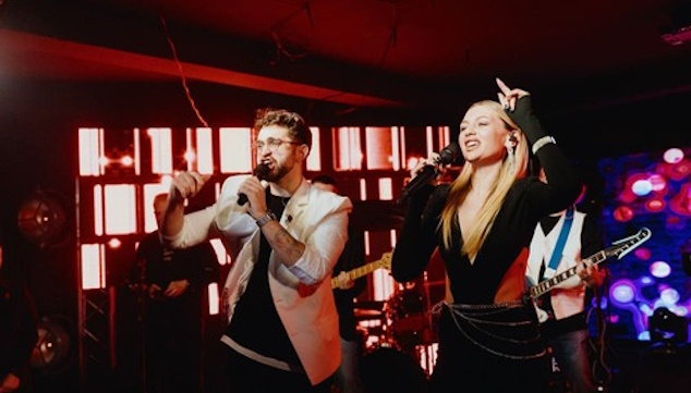 Фрагменты выступлений кавер-группы «АЛЫЕ ПАРУСА» #6