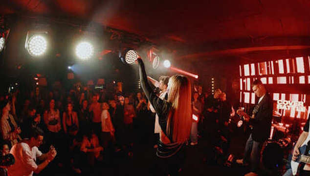 Фрагменты выступлений кавер-группы «АЛЫЕ ПАРУСА» #4